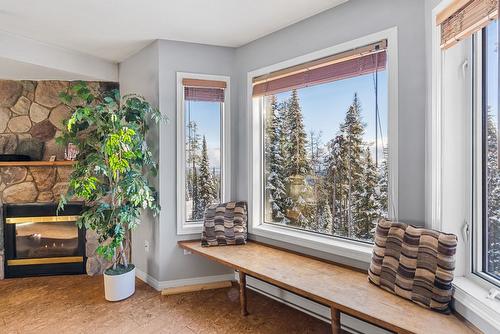 211-225 Kettle View Road, Big White, BC - Indoor With Fireplace