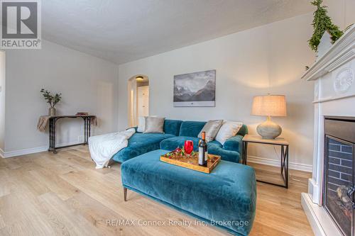 43 Mohawk Drive, Guelph (Brant), ON - Indoor Photo Showing Living Room