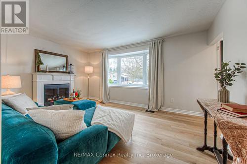 43 Mohawk Drive, Guelph (Brant), ON - Indoor Photo Showing Living Room With Fireplace