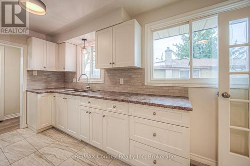 43 Mohawk Drive, Guelph (Brant), ON - Indoor Photo Showing Kitchen