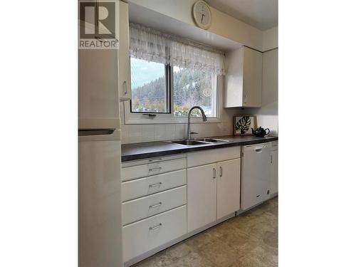 3310 Lilac Crescent, Trail, BC - Indoor Photo Showing Kitchen With Double Sink