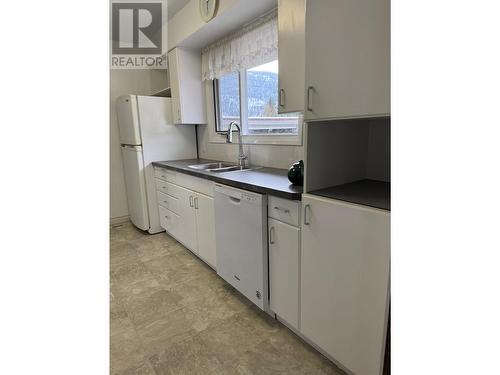 3310 Lilac Crescent, Trail, BC - Indoor Photo Showing Kitchen With Double Sink