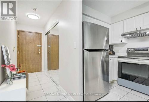 1801 - 11 Lee Centre Drive, Toronto, ON - Indoor Photo Showing Kitchen