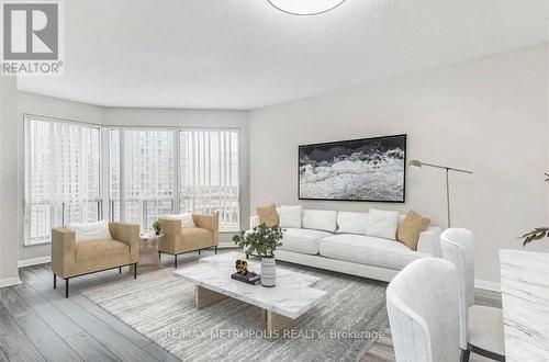 1801 - 11 Lee Centre Drive, Toronto, ON - Indoor Photo Showing Living Room