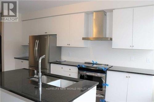 189 Salterton Circle, Vaughan, ON - Indoor Photo Showing Kitchen