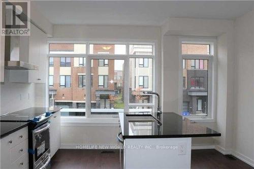 189 Salterton Circle, Vaughan, ON - Indoor Photo Showing Kitchen