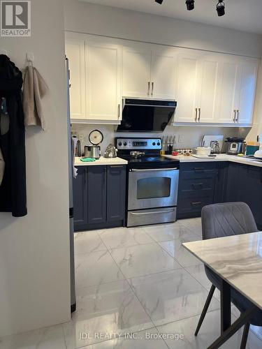 25 Galleria Parkway, Markham, ON - Indoor Photo Showing Kitchen