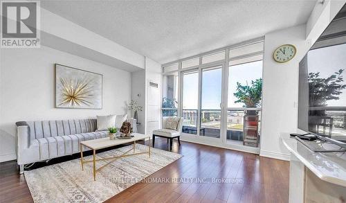 1602 - 89 South Town Centre Boulevard, Markham, ON - Indoor Photo Showing Living Room