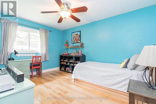 220 Moonstone Road E, Oro-Medonte, ON - Indoor Photo Showing Bedroom