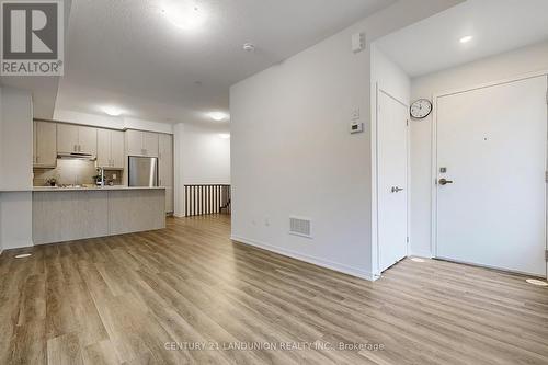 265 - 150 Honeycrisp Crescent, Vaughan, ON - Indoor Photo Showing Kitchen