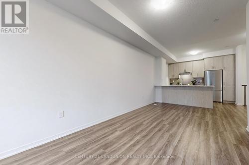 265 - 150 Honeycrisp Crescent, Vaughan, ON - Indoor Photo Showing Kitchen