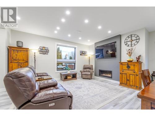 445 Ritchie Avenue, Naramata, BC - Indoor Photo Showing Living Room With Fireplace