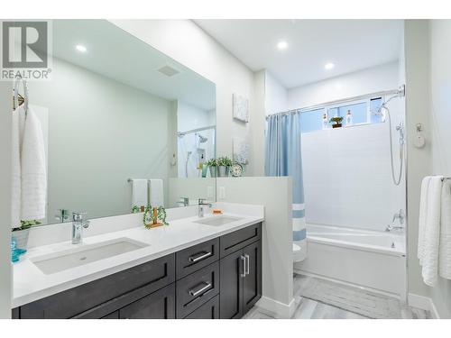 445 Ritchie Avenue, Naramata, BC - Indoor Photo Showing Bathroom