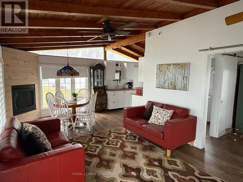 5 Erie Heights Line, Haldimand, ON - Indoor Photo Showing Living Room With Fireplace