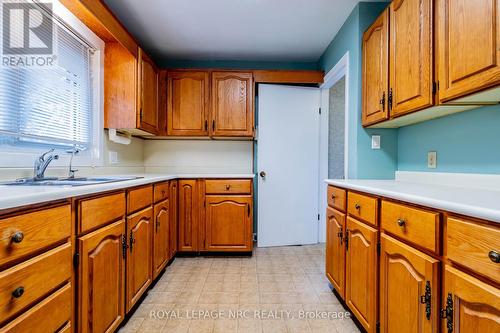 4107 Aberdeen Road, Lincoln (982 - Beamsville), ON - Indoor Photo Showing Kitchen With Double Sink