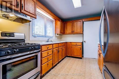 4107 Aberdeen Road, Lincoln (982 - Beamsville), ON - Indoor Photo Showing Kitchen