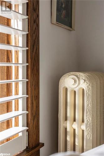 Room details with radiator - 109 Fairleigh Avenue S, Hamilton, ON - Indoor