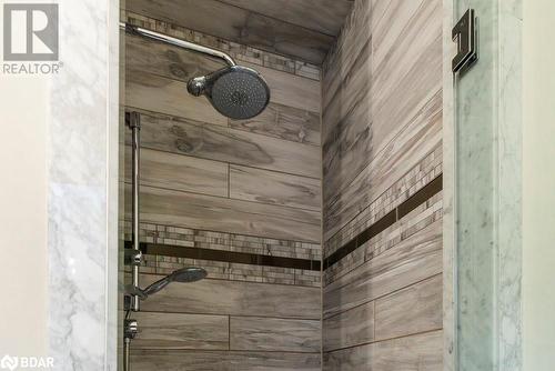 Interior details with tiled shower - 109 Fairleigh Avenue S, Hamilton, ON - Indoor