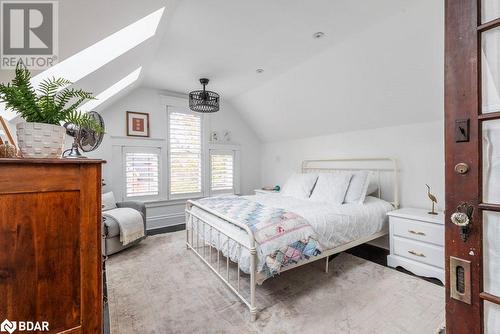 Bedroom with lofted ceiling with skylight - 109 Fairleigh Avenue S, Hamilton, ON - Indoor Photo Showing Bedroom