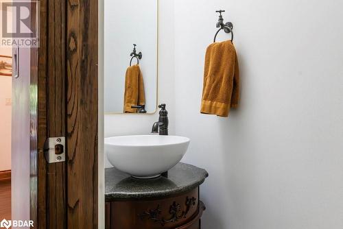 109 Fairleigh Avenue S, Hamilton, ON - Indoor Photo Showing Bathroom