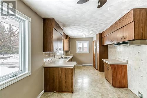 3261 St.Laurent Street, Chelmsford, ON - Indoor Photo Showing Kitchen