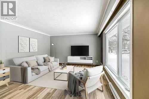 3261 St.Laurent Street, Chelmsford, ON - Indoor Photo Showing Living Room