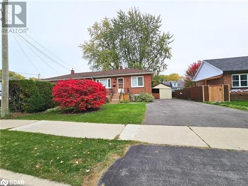 View of front facade featuring an outbuilding and a front lawn - 1306 Leighland Road Unit# Ll, Burlington, ON - Outdoor