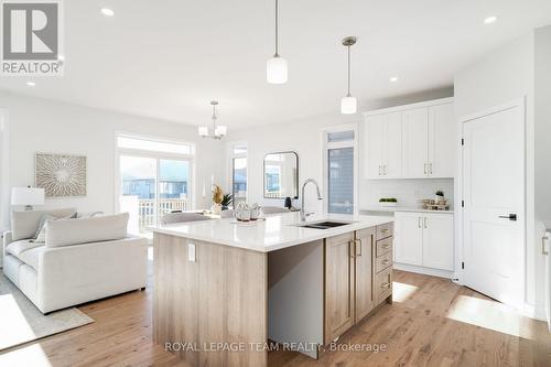 1005 Moore Street, Brockville, ON - Indoor Photo Showing Kitchen With Upgraded Kitchen