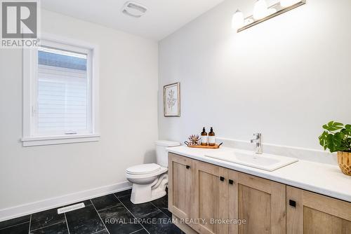 1005 Moore Street, Brockville, ON - Indoor Photo Showing Bathroom