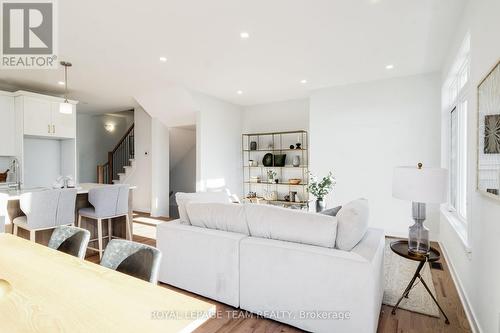 1005 Moore Street, Brockville, ON - Indoor Photo Showing Living Room