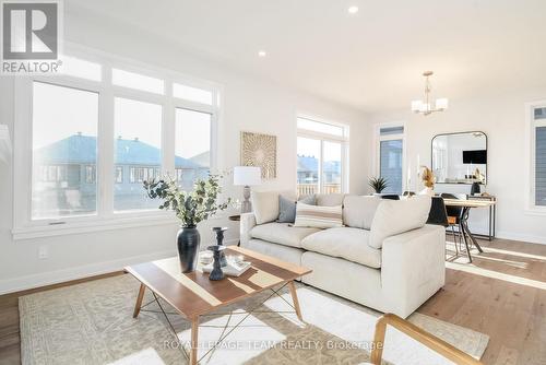 1005 Moore Street, Brockville, ON - Indoor Photo Showing Living Room