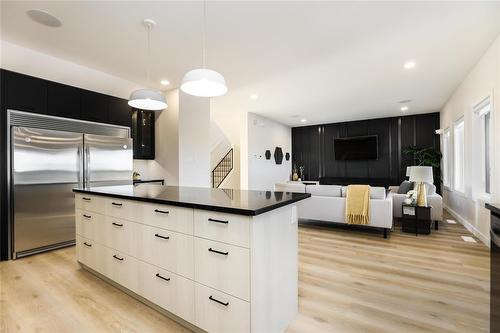 116 Cowley Street, West St Paul, MB - Indoor Photo Showing Kitchen