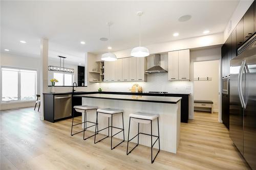 116 Cowley Street, West St Paul, MB - Indoor Photo Showing Kitchen With Upgraded Kitchen