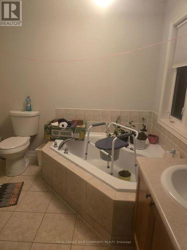 80 Cozens Drive, Richmond Hill, ON - Indoor Photo Showing Bathroom