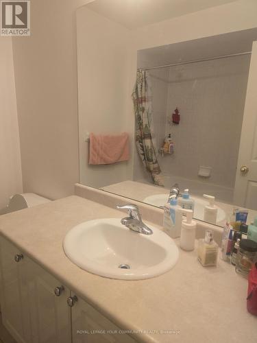 80 Cozens Drive, Richmond Hill, ON - Indoor Photo Showing Bathroom