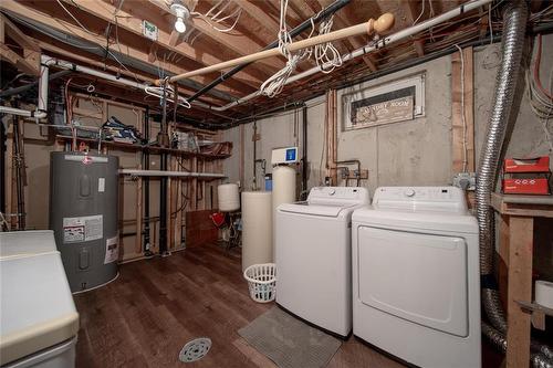 132 Oakview Avenue, Mitchell, MB - Indoor Photo Showing Laundry Room