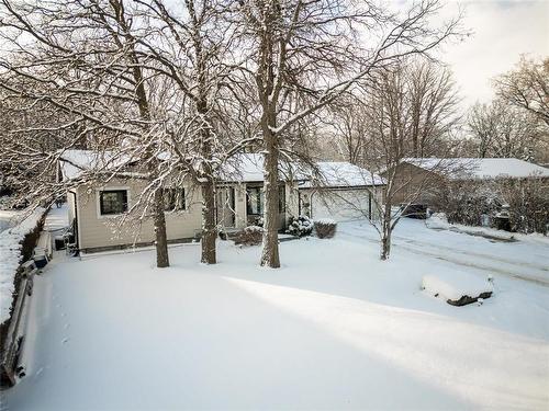 132 Oakview Avenue, Mitchell, MB - Outdoor