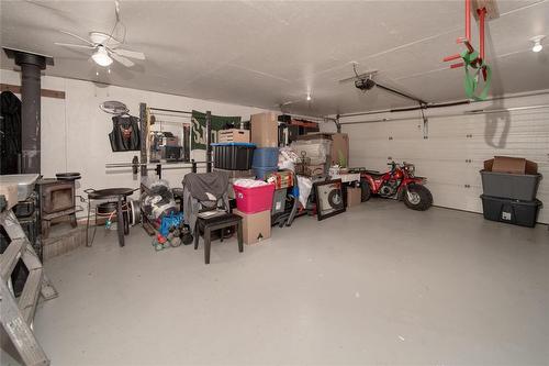 132 Oakview Avenue, Mitchell, MB - Indoor Photo Showing Garage