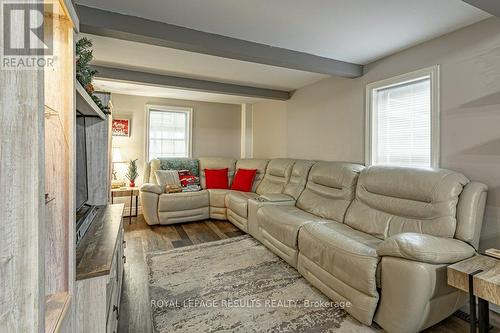 454915 45Th Line, Woodstock, ON - Indoor Photo Showing Living Room