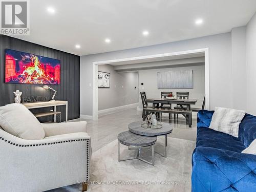 20 Sloan Drive, Milton, ON - Indoor Photo Showing Living Room