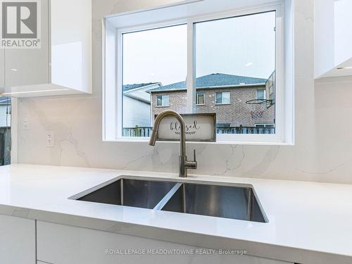 20 Sloan Drive, Milton, ON - Indoor Photo Showing Kitchen With Double Sink