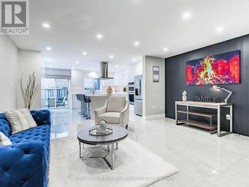 20 Sloan Drive, Milton, ON - Indoor Photo Showing Living Room