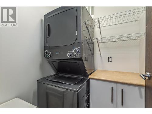 2040 Springfield Road Unit# 904, Kelowna, BC - Indoor Photo Showing Laundry Room