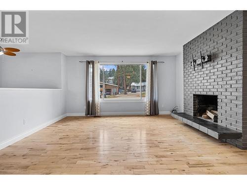 3309 Mcmahon Road, West Kelowna, BC - Indoor Photo Showing Living Room With Fireplace