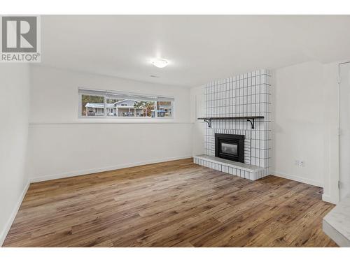 3309 Mcmahon Road, West Kelowna, BC - Indoor Photo Showing Living Room With Fireplace