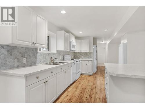 3309 Mcmahon Road, West Kelowna, BC - Indoor Photo Showing Kitchen With Double Sink