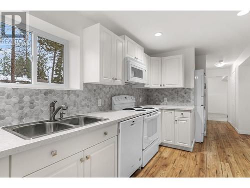 3309 Mcmahon Road, West Kelowna, BC - Indoor Photo Showing Kitchen With Double Sink