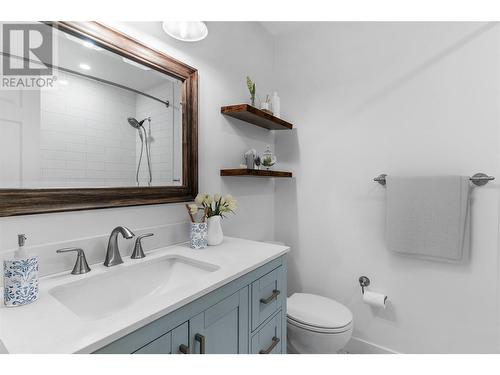 Main floor bathroom - 3309 Mcmahon Road, West Kelowna, BC - Indoor Photo Showing Bathroom