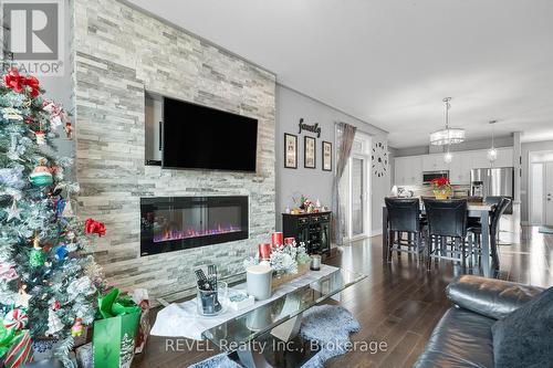 4061 Village Creek Drive, Fort Erie (328 - Stevensville), ON - Indoor Photo Showing Living Room With Fireplace