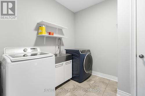 4061 Village Creek Drive, Fort Erie (328 - Stevensville), ON - Indoor Photo Showing Laundry Room